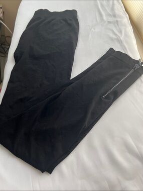 Sleek Black Skinny Figure Flattering Leggings with Decorative Side Zip Detail